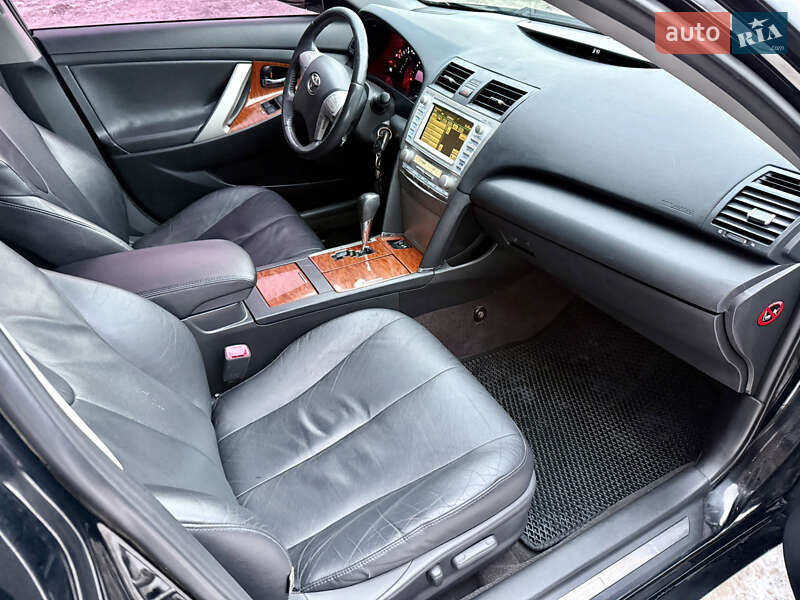 Седан Toyota Camry 2009 в Києві
