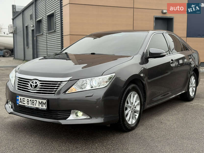 Седан Toyota Camry 2012 в Дніпрі