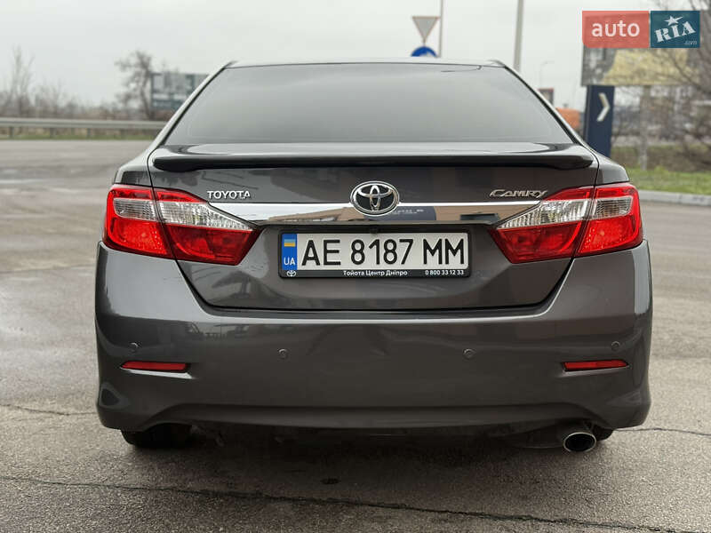 Седан Toyota Camry 2012 в Дніпрі