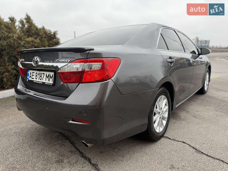 Седан Toyota Camry 2012 в Дніпрі