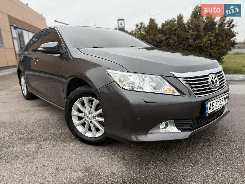 Седан Toyota Camry 2012 в Дніпрі