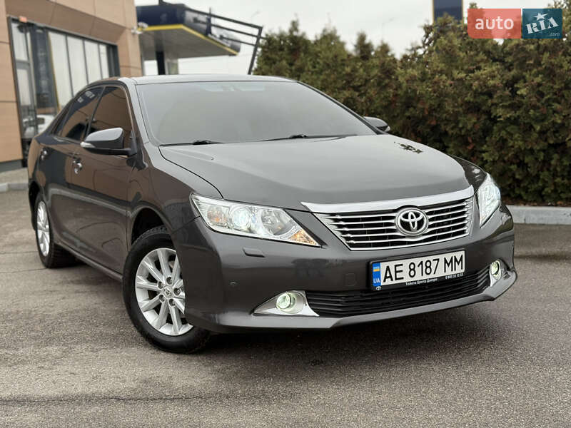 Седан Toyota Camry 2012 в Дніпрі