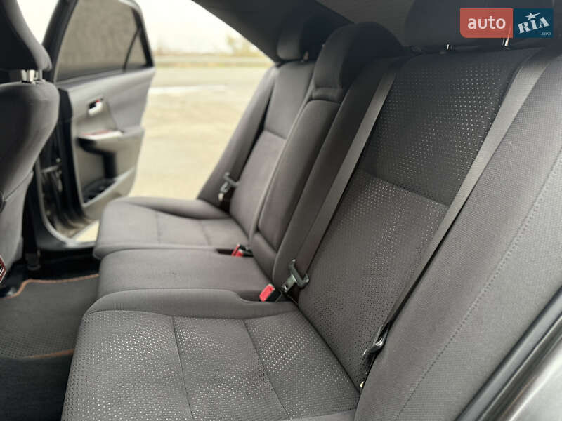 Седан Toyota Camry 2012 в Дніпрі