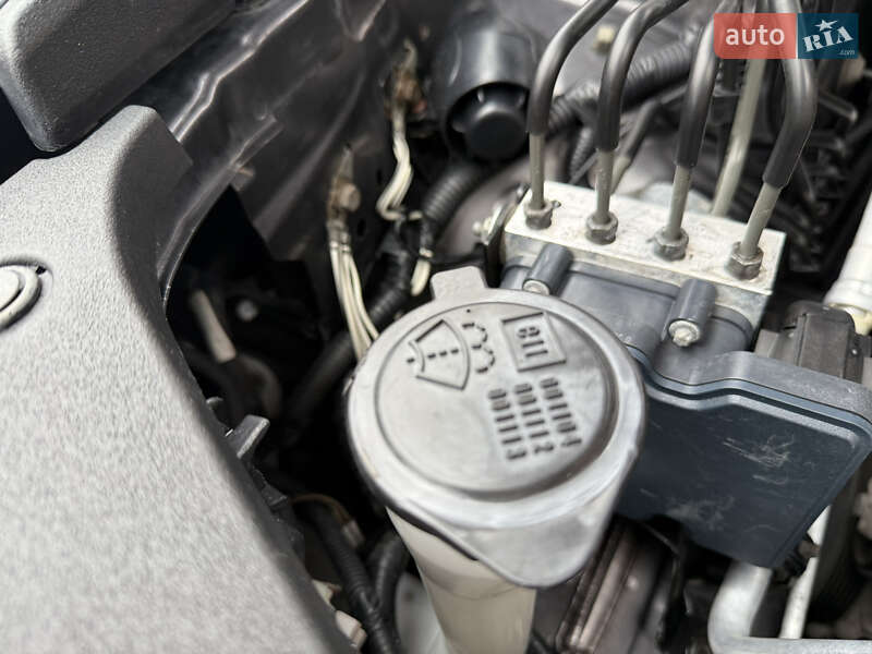 Седан Toyota Camry 2012 в Дніпрі