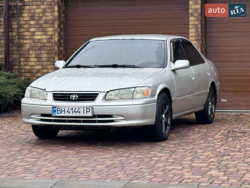 Седан Toyota Camry 2000 в Одесі