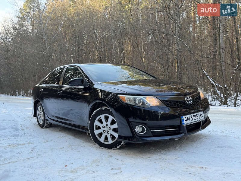 Седан Toyota Camry 2014 в Житомирі