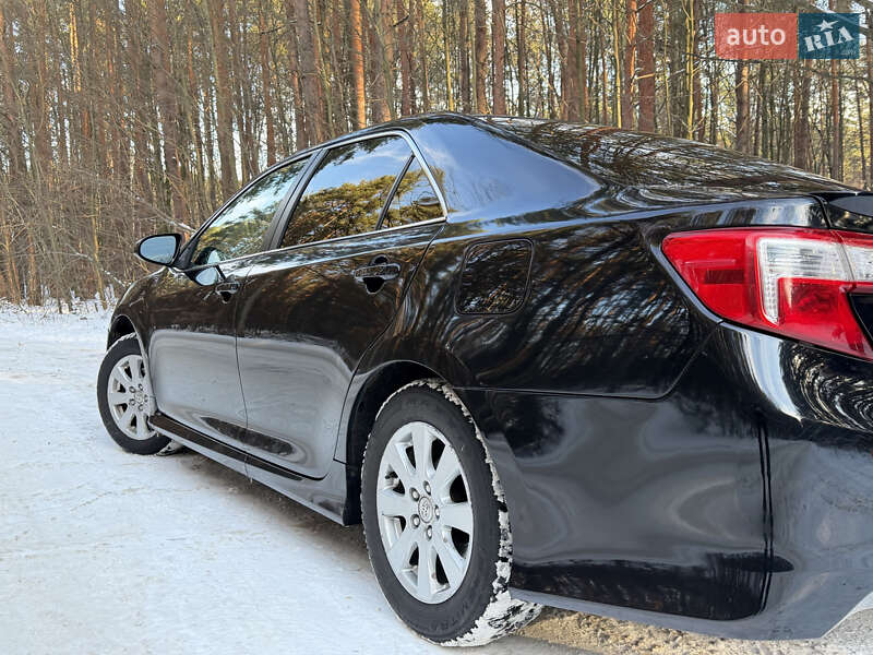 Седан Toyota Camry 2014 в Житомирі
