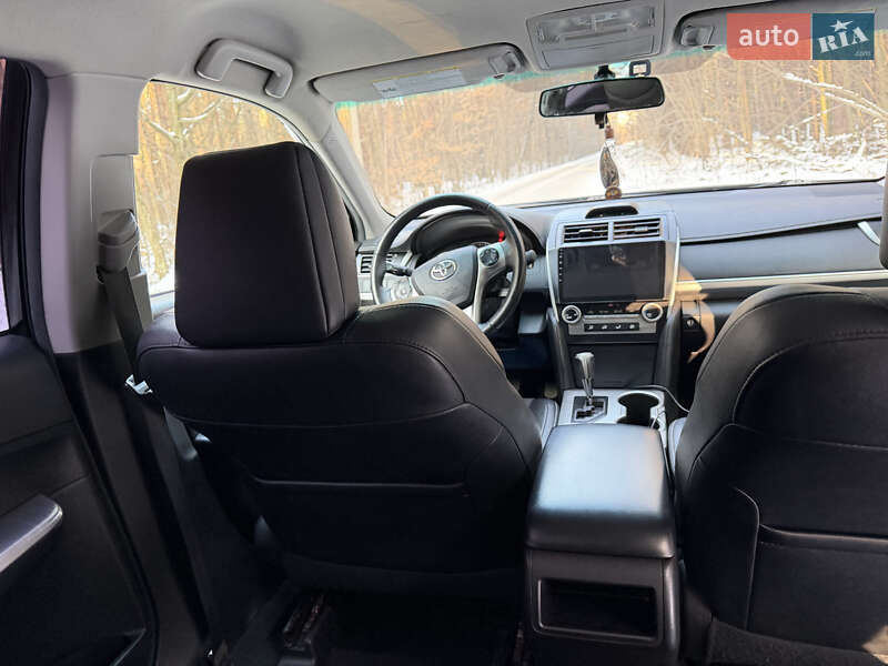 Седан Toyota Camry 2014 в Житомирі