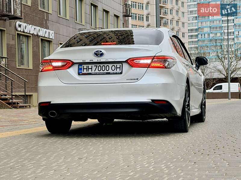 Седан Toyota Camry 2020 в Одессе