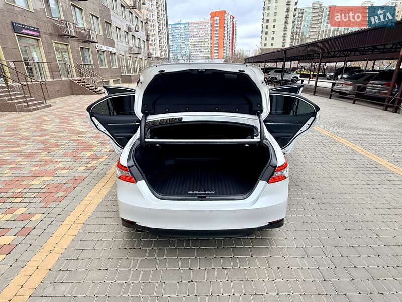 Седан Toyota Camry 2020 в Одессе