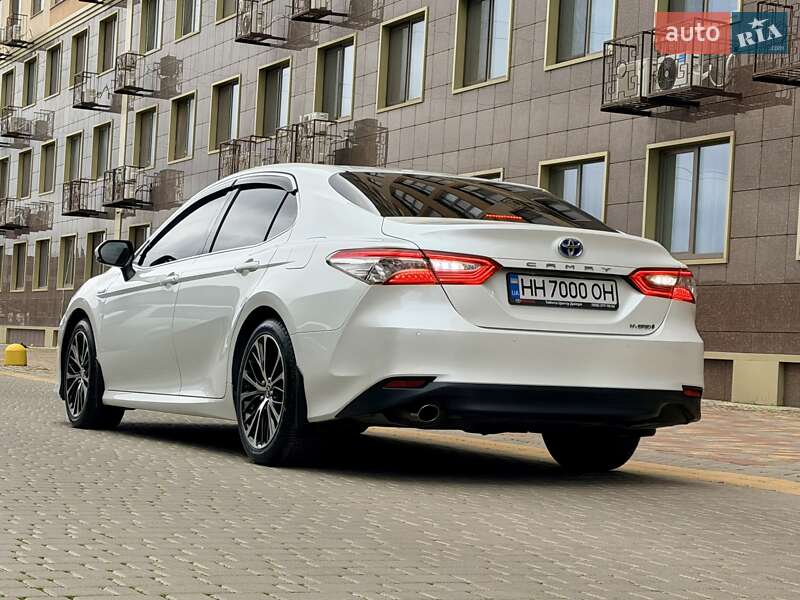 Седан Toyota Camry 2020 в Одессе