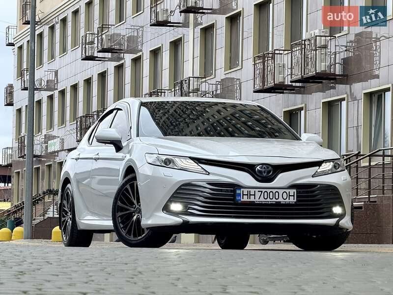 Седан Toyota Camry 2020 в Одессе