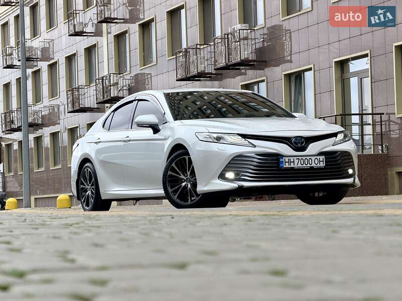 Седан Toyota Camry 2020 в Одессе
