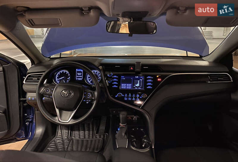 Седан Toyota Camry 2017 в Запорожье