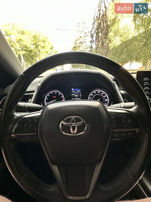 Седан Toyota Camry 2021 в Запорожье