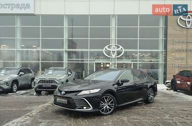 Седан Toyota Camry 2023 в Киеве