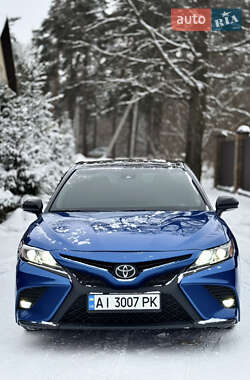 Седан Toyota Camry 2017 в Сумах