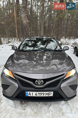 Седан Toyota Camry 2017 в Києві