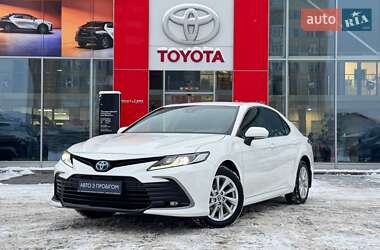 Седан Toyota Camry 2024 в Ивано-Франковске