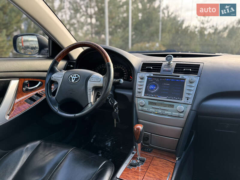 Седан Toyota Camry 2007 в Киеве