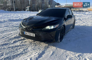 Седан Toyota Camry 2017 в Сумах