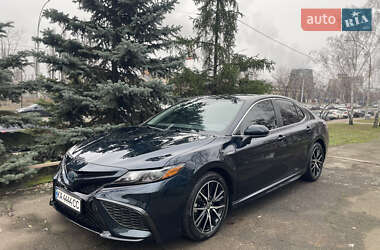 Седан Toyota Camry 2021 в Киеве