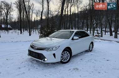 Седан Toyota Camry 2016 в Киеве
