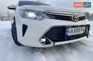Седан Toyota Camry 2016 в Киеве