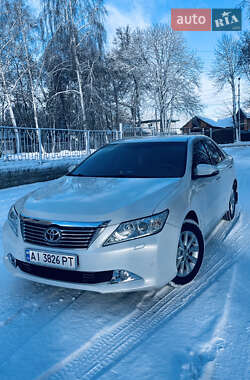 Седан Toyota Camry 2014 в Прилуках