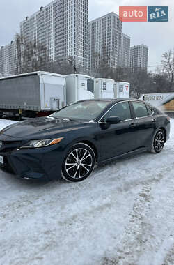 Седан Toyota Camry 2019 в Києві