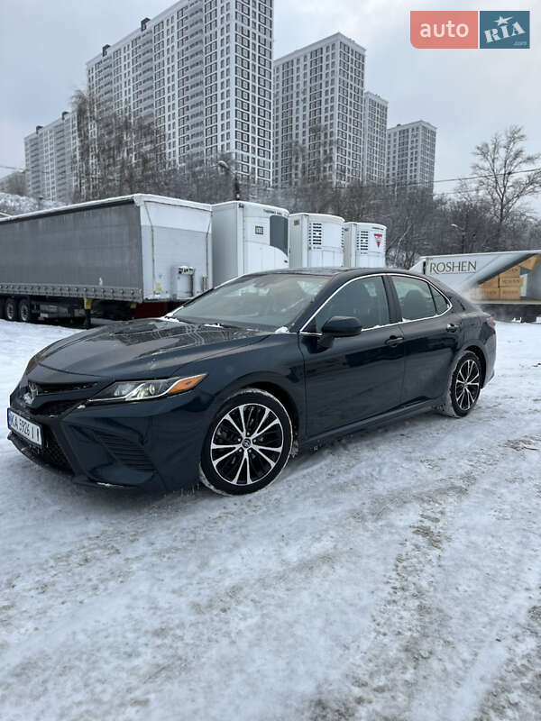 Toyota Camry 2019
