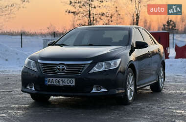 Седан Toyota Camry 2012 в Рівному
