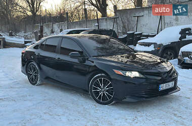 Седан Toyota Camry 2018 в Днепре