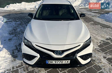 Седан Toyota Camry 2022 в Ровно