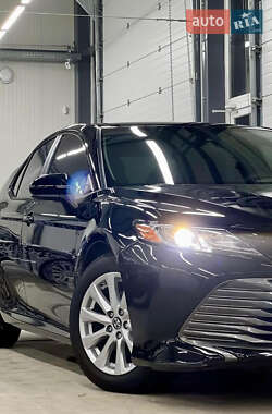 Седан Toyota Camry 2019 в Дружбі