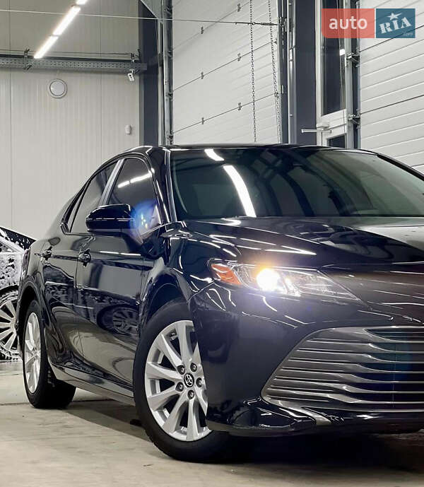 Седан Toyota Camry 2019 в Дружбе