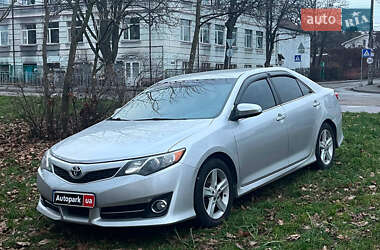 Седан Toyota Camry 2013 в Києві