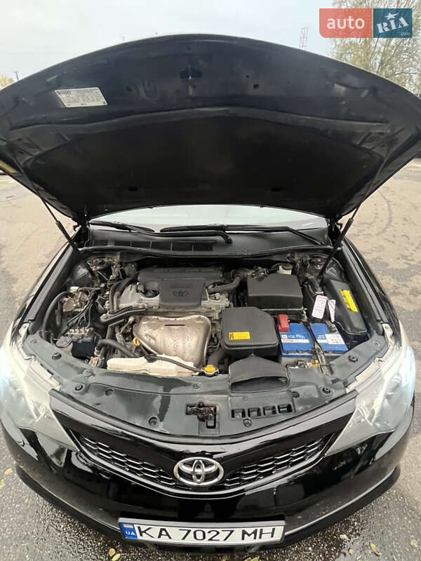 Седан Toyota Camry 2014 в Киеве
