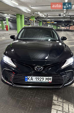 Седан Toyota Camry 2023 в Києві