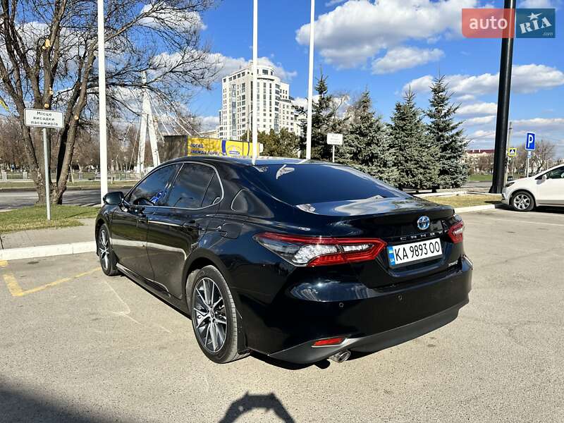 Седан Toyota Camry 2022 в Харькове