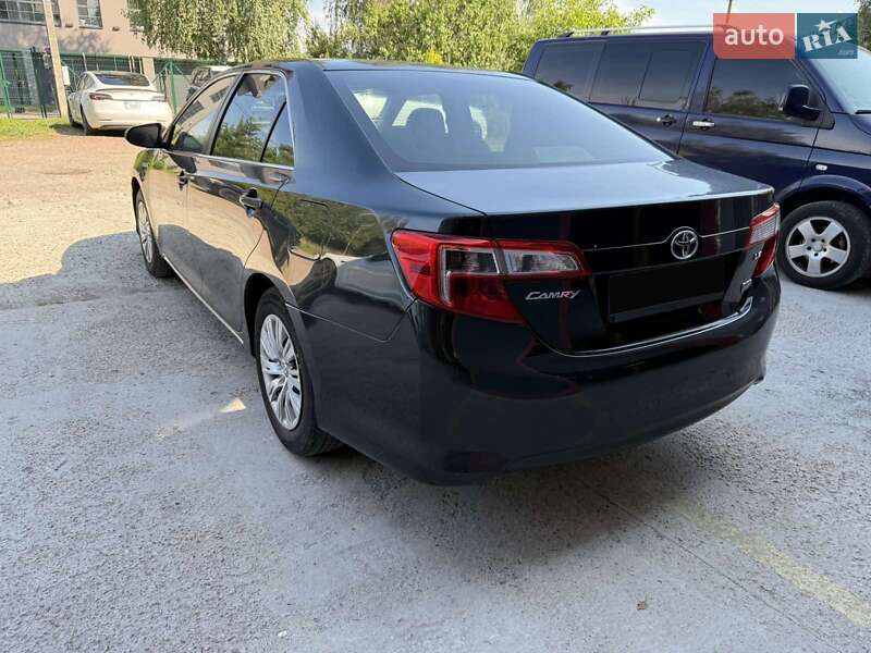 Седан Toyota Camry 2013 в Киеве фото 5 Седан Toyota Camry 2013 в Киеве