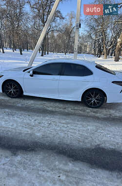 Седан Toyota Camry 2022 в Чернігові