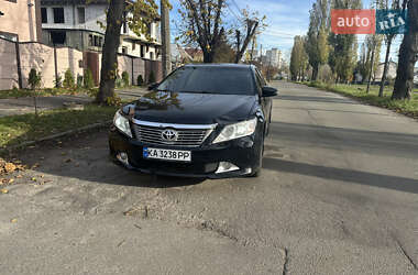 Седан Toyota Camry 2012 в Киеве