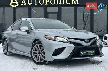 Седан Toyota Camry 2018 в Києві