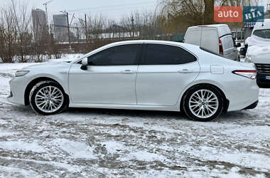 Седан Toyota Camry 2020 в Киеве