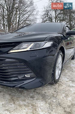 Седан Toyota Camry 2019 в Богуславе