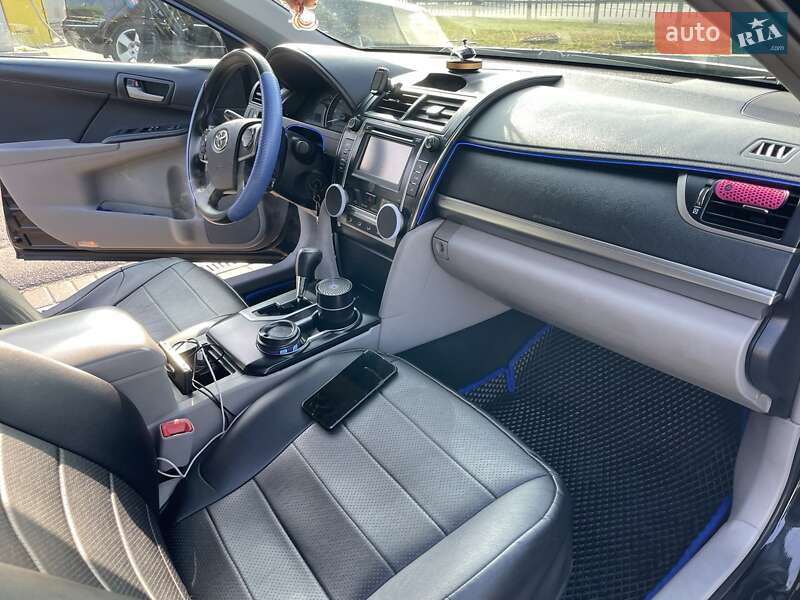 Седан Toyota Camry 2013 в Киеве