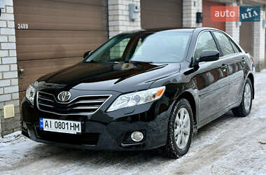 Седан Toyota Camry 2010 в Киеве