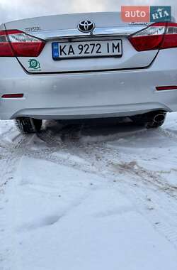 Седан Toyota Camry 2012 в Києві
