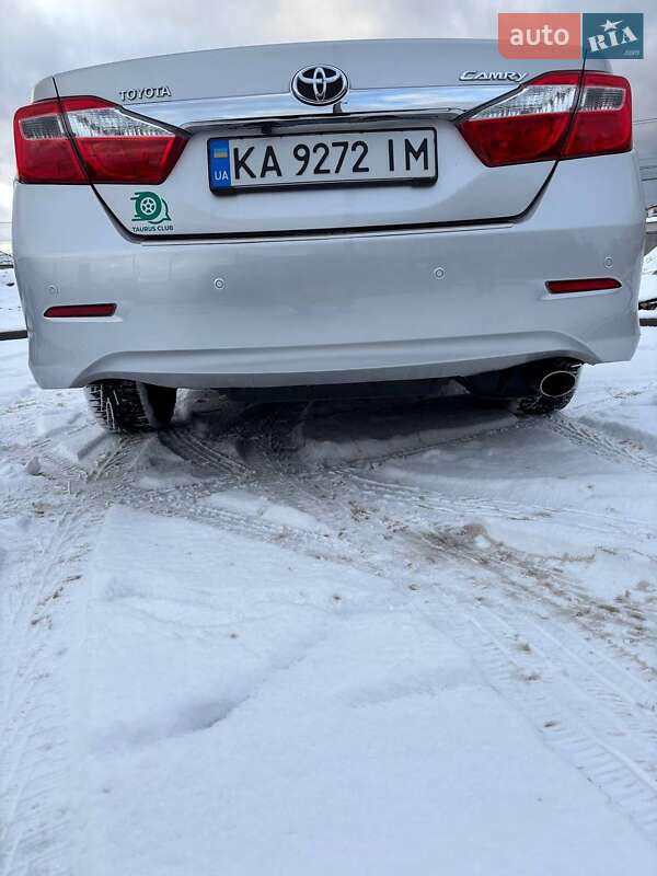 Седан Toyota Camry 2012 в Києві